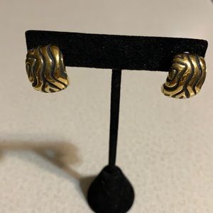 DP gold tone pierced earrings (123)
